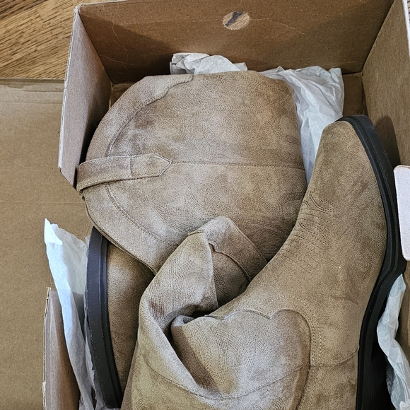 Cowboy Western Boots - Picture 4 of 7